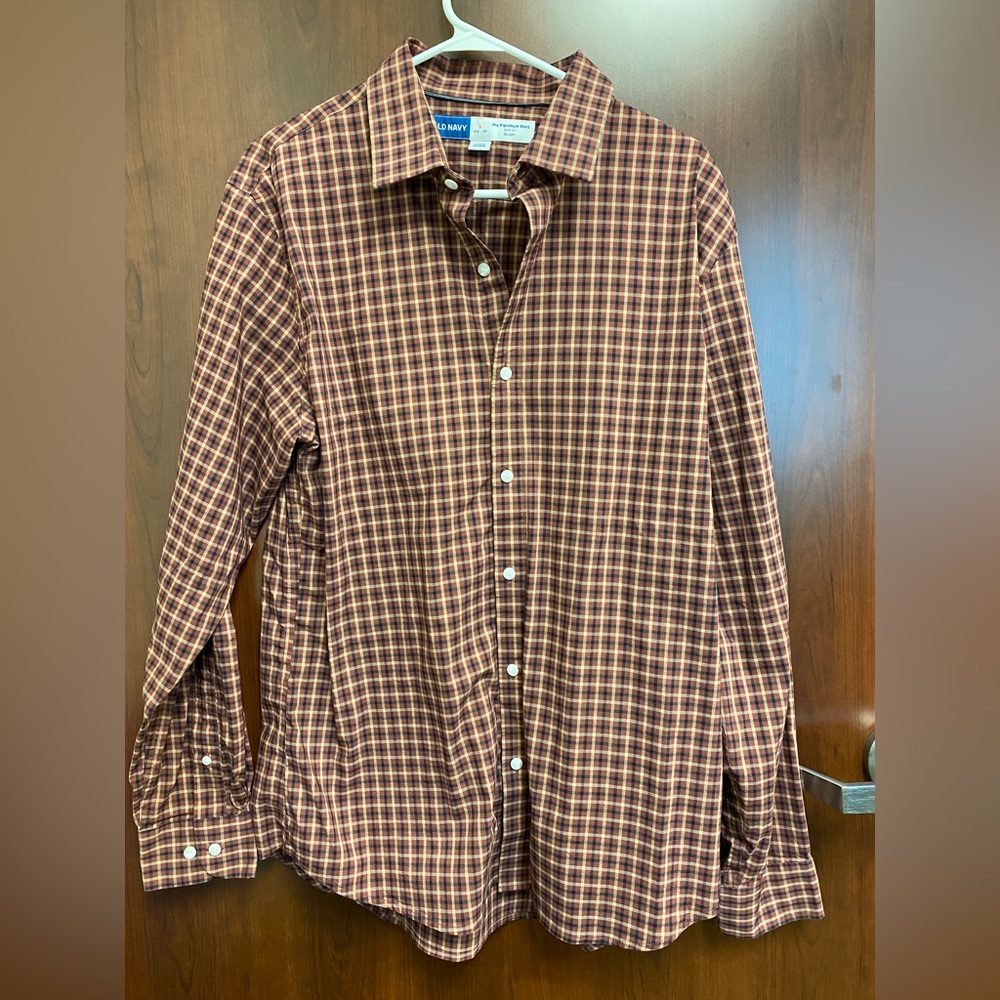 Old Navy Slim-Fit Pro Signature Performance Dress Shirt for Men